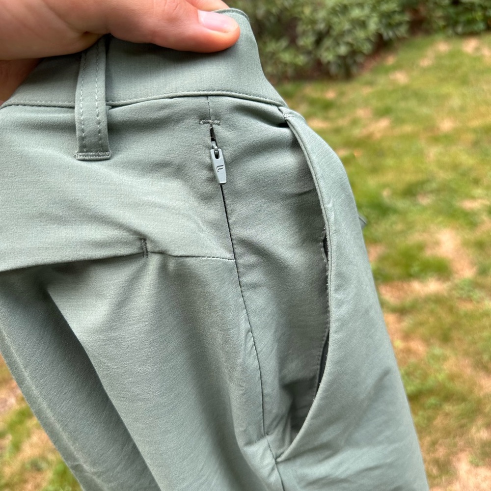 Fabletics Short - Picture 2 of 3